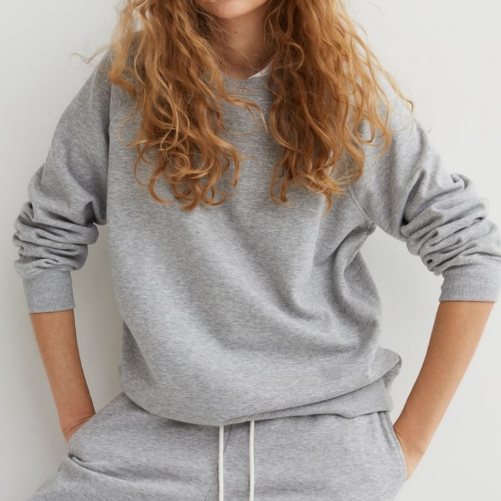 ⛔️Sold⛔️🆕️NWT H&M Sweatshirt in "Gray Melange" - Picture 3 of 12